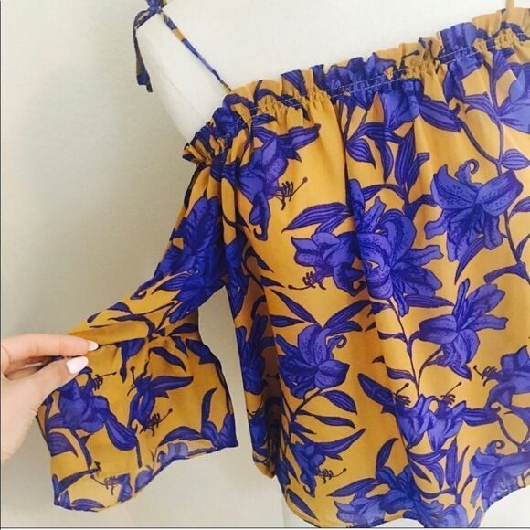 ✨H&M H&M Off-the-Shoulder Blouse✨ - Picture 5 of 5